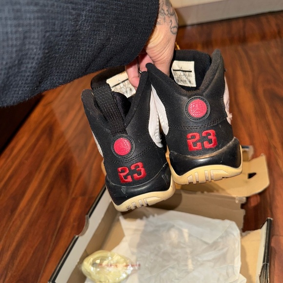 Jordan9 kids White and Black Sneakers - Picture 4 of 5